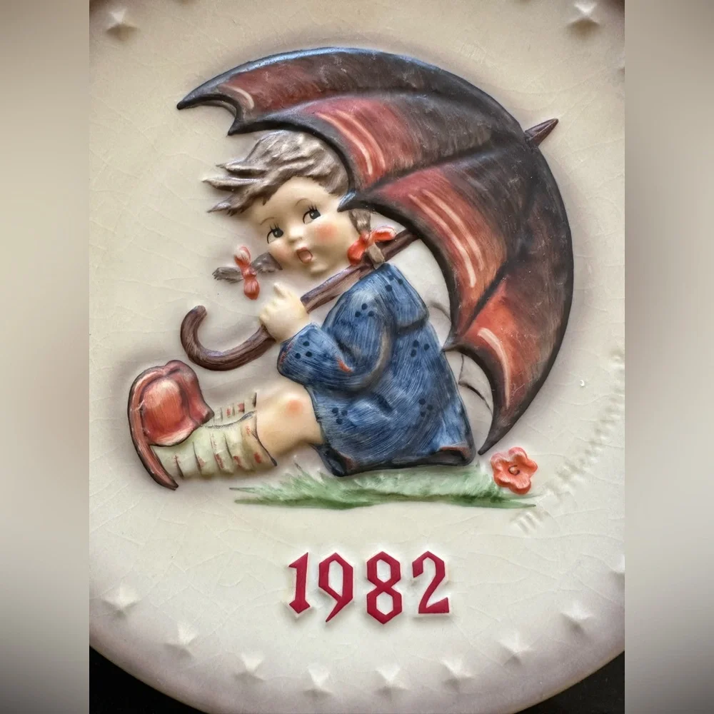 M. J. Hummel 12th Anniversary 1982 Collector Plate